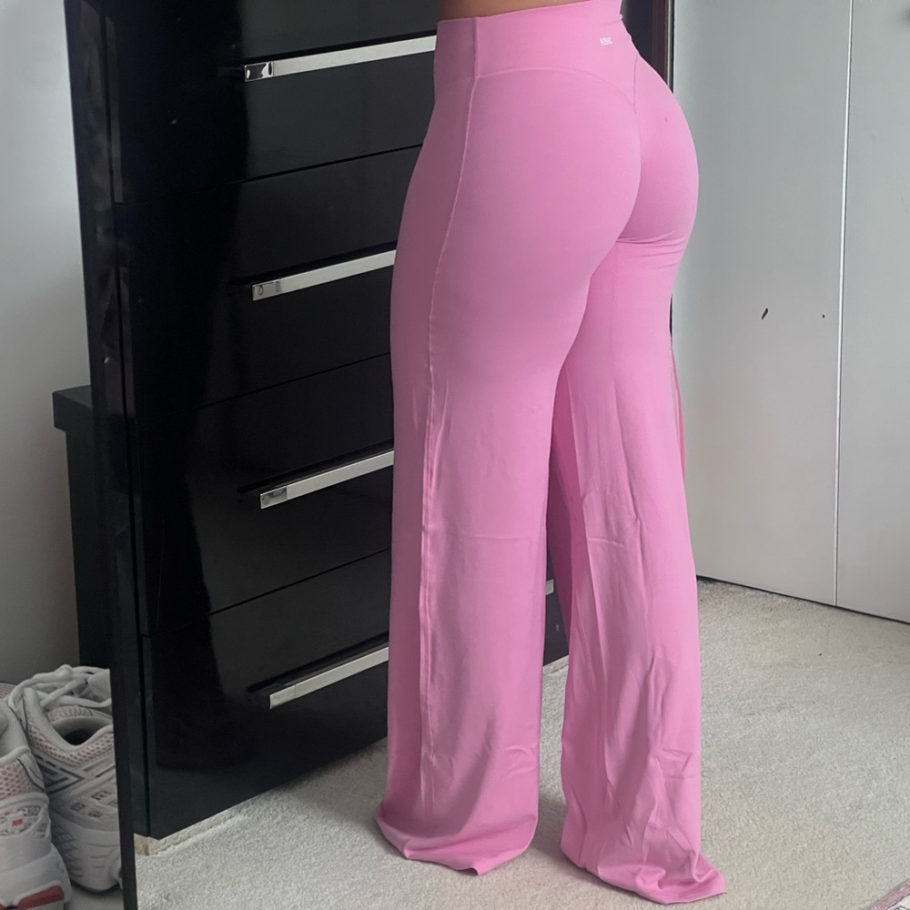 SOLD ❌Oner Active 12 Days of Oner Softmotion Straight Leg Pants - Rose Pink XS.